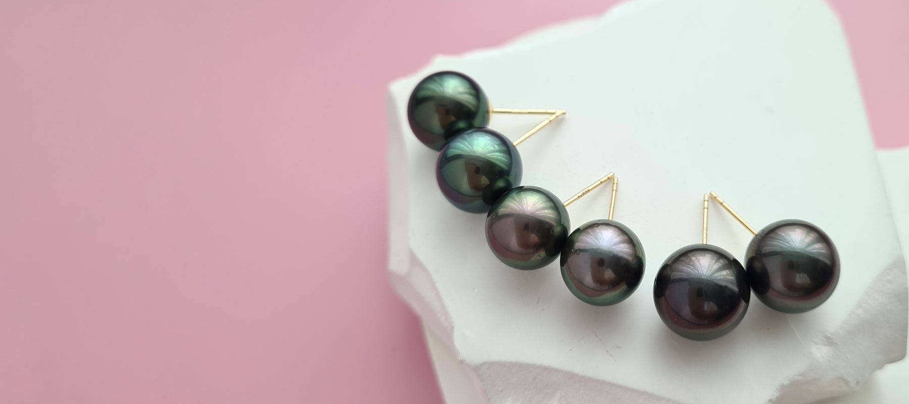 Tahitian Pearl 18k Gold Stud Earrings