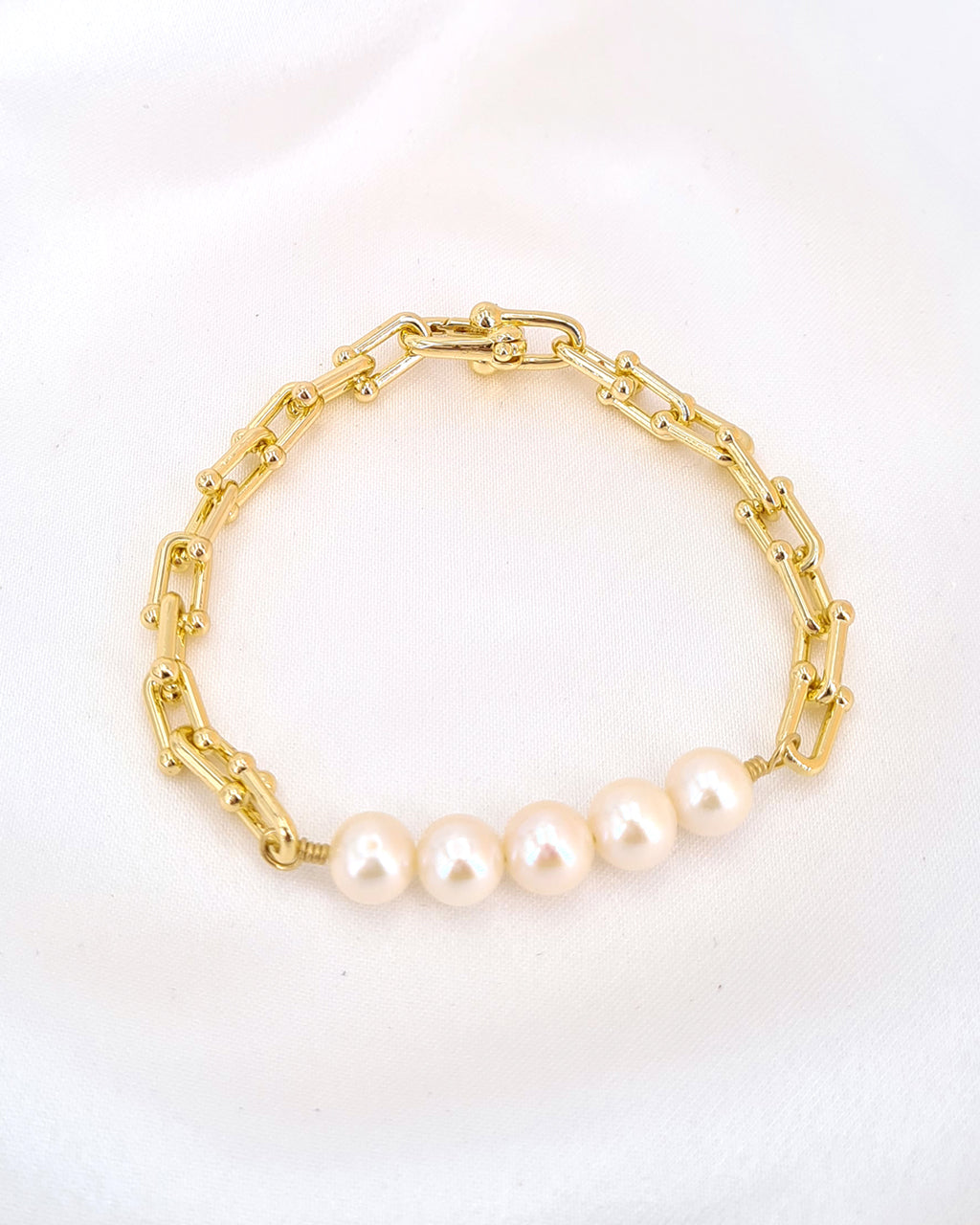 Designer Pearl Beads Studded Rakhi Bracelet for Brother/ Bhaiya – I Jewels