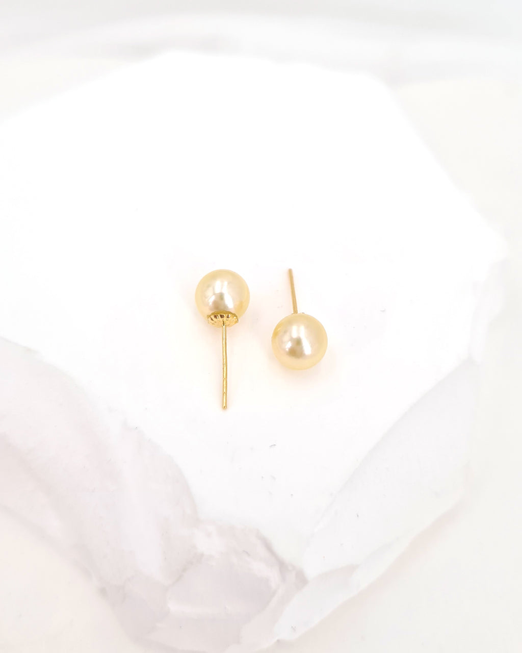 Queen Gold Akoya Sea Pearls 18K Gold Stud Earrings - 5mm to 5.5mm