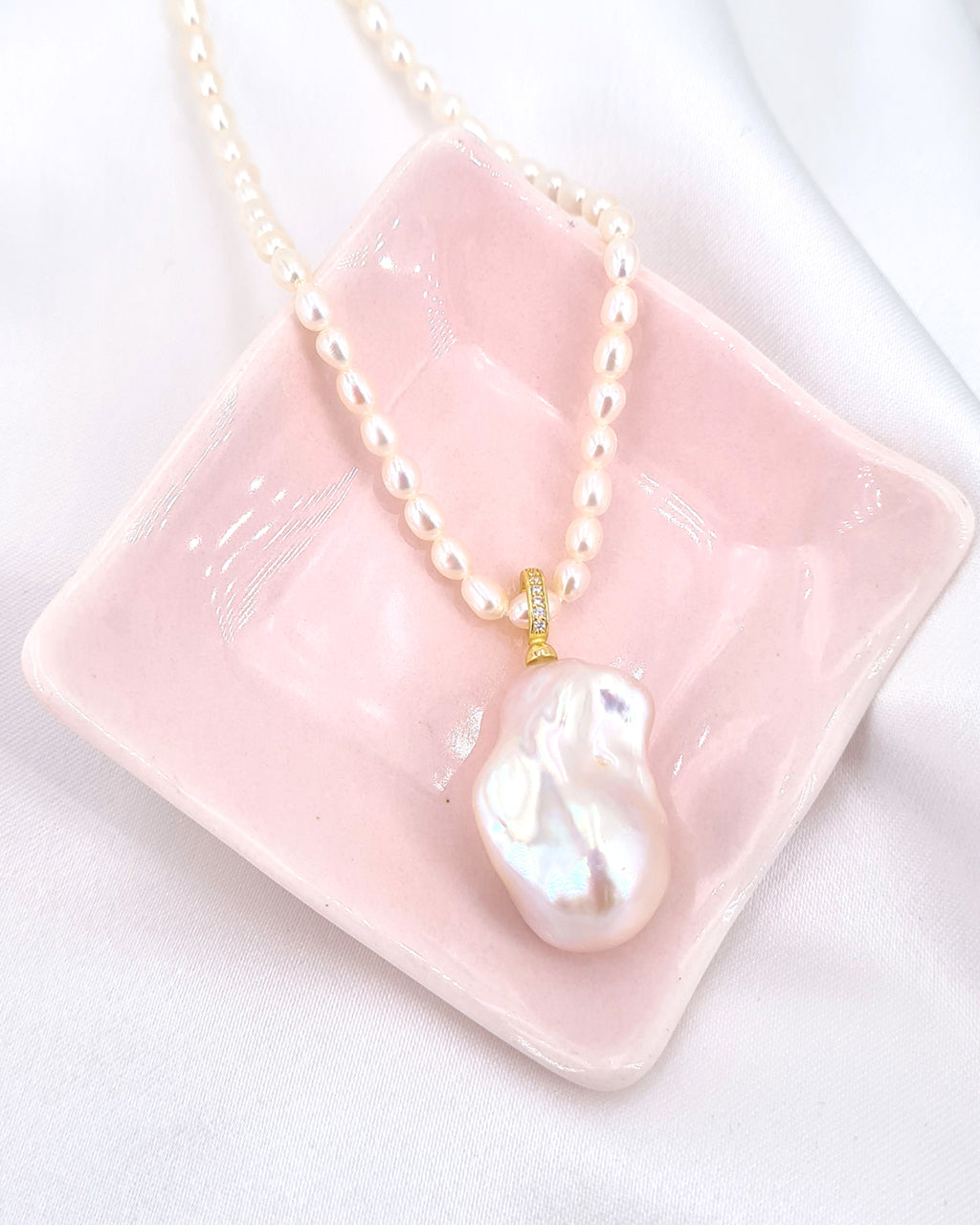 Rainbow Iridescent White Baroque Pearl Necklace - Detachable Clasp 