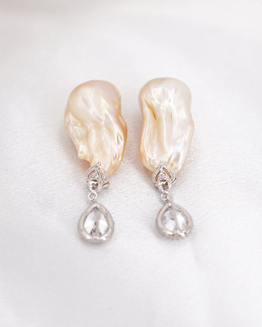 Fresh Water Baroque Pearl Gold Earrings, Flame Ball Pearl Earrings for Wedding, White Pearl Gold Earrings, Anniversary Gifts, Se156