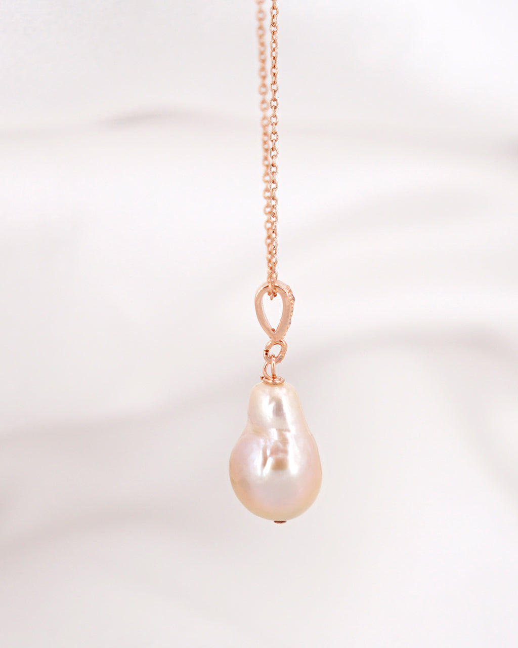 Baroque Pearl Pendant Necklace - Metallic Pink Simple Modern Pearl